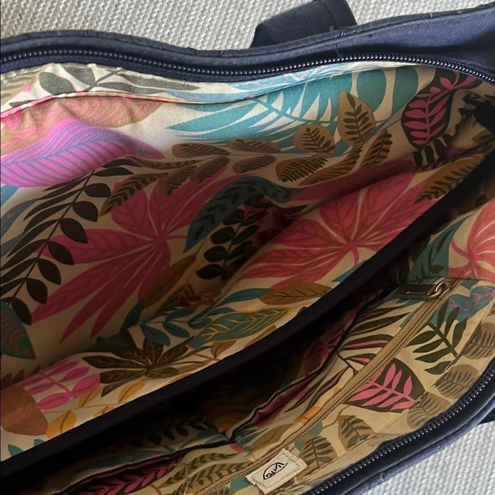 Good🎉condition TRAVELON Elegant Navy Quilted Laptop Bag 17 x 12 x 4.5 inches